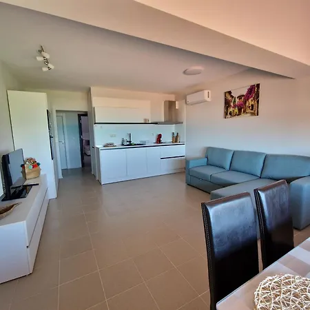 Infinity View 8 *